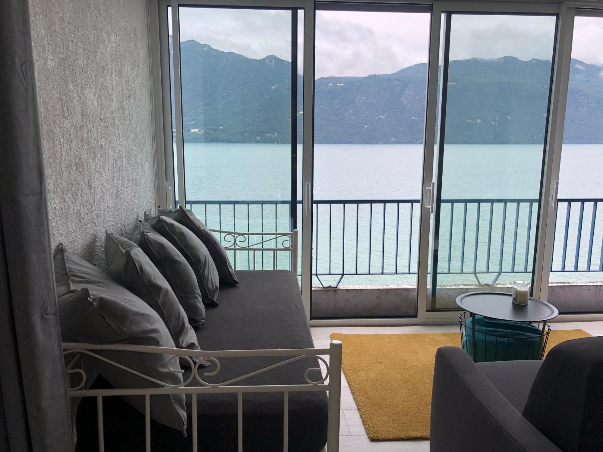 Le Lamartine, Vue Magnifique Face Au Lac Du Bourget 艾克斯莱班 外观 照片